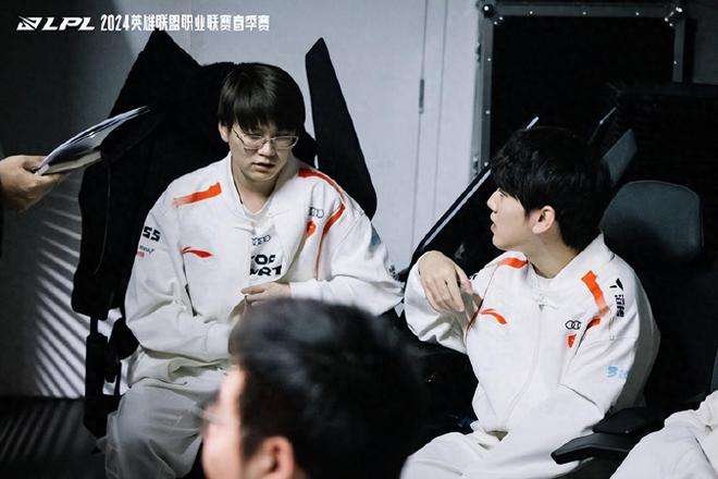 向于依赖约 向于依赖约